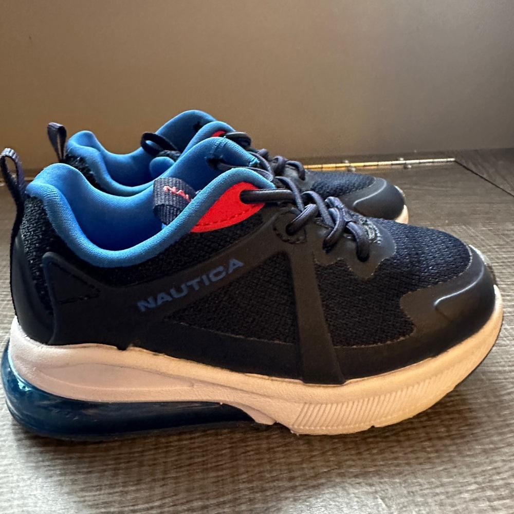 Nautica (like new) kids shoes size 9